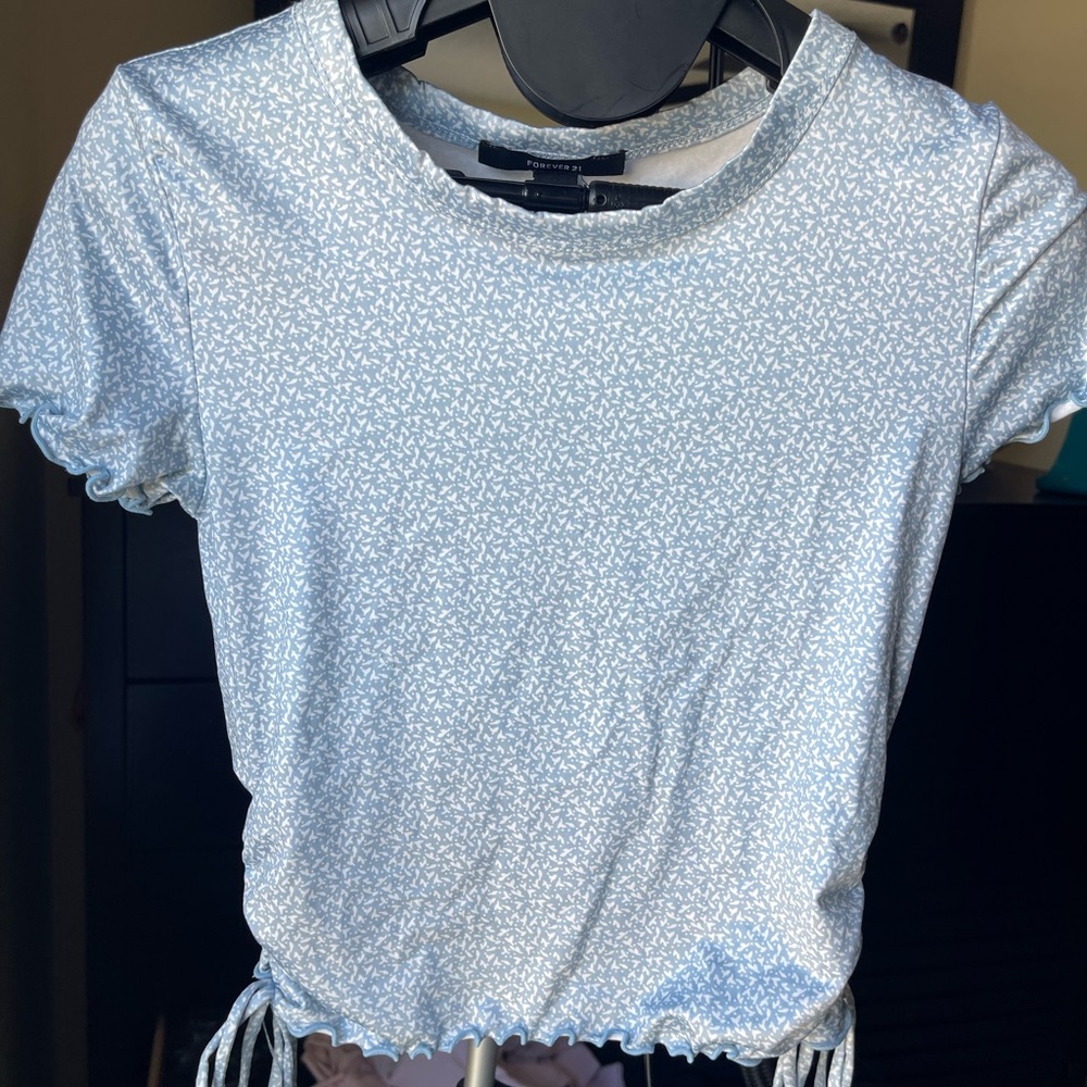 Forever 21 Light Blue Floral Short Sleeve Top